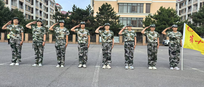 1752120079253746.jpg 5小组毕业留念.jpg